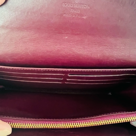 SOLD-Authentic Louis Vuitton Vernis Portefeuille Sarah Wallet Purple - Picture 5 of 14